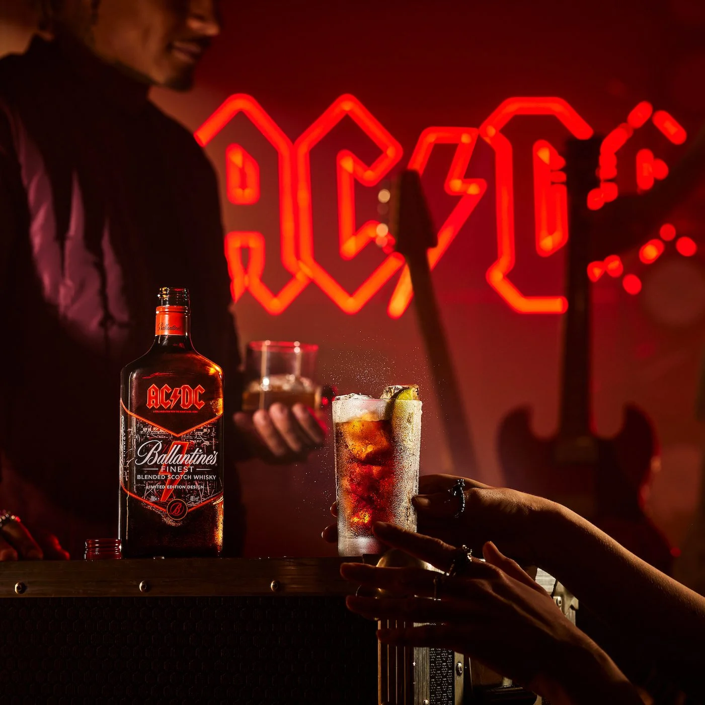 BALLANTINE'S FINEST EDICIÓN LIMITADA ACDC 700ML | Whiskypedia