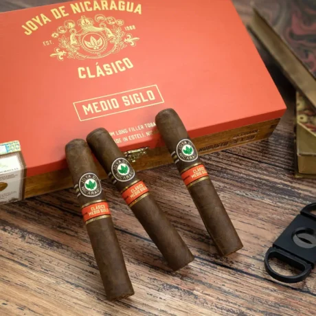 Joya-Nicaragua-Clasico-Medio-Siglo-Robusto-4