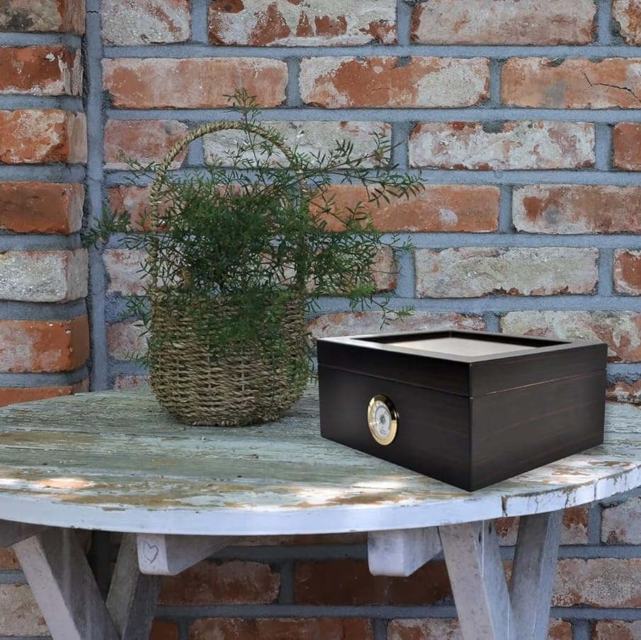 Humidor madera color ebano con vidrio 25 cigarros con higrometro exterior 1